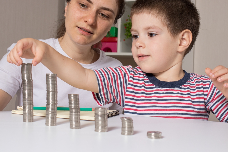 Come Insegnare L’Educazione Finanziaria Ai Tuoi Figli (Senza Annoiarli)